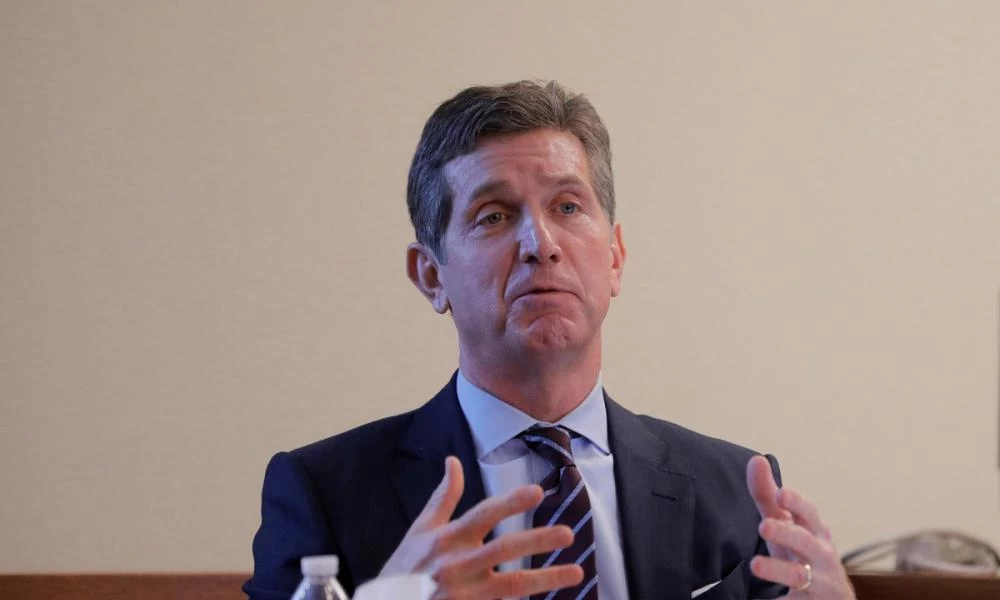 Διευθυντής Johnson & Johnson: Ο κορονοϊός ήρθε για να μείνει